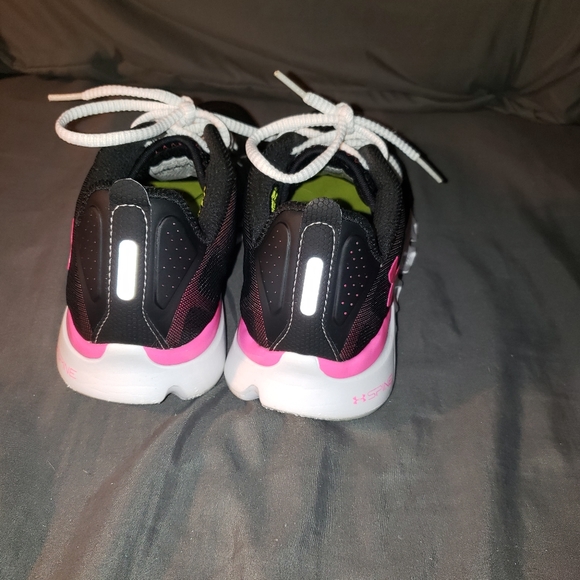 UA MPZ Breast Cancer Awareness sneakers, Like New - Picture 4 of 13
